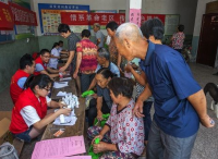 闽清县卫计系统开展“党员活动日”宣传义诊服务活动