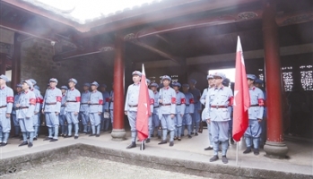 学员们瞻仰了古田会议会址