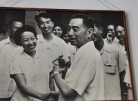 98岁于蓝：革命的人，年轻的心