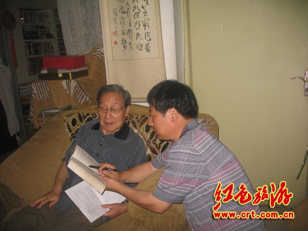 贺敬之先生和杨文忠谈1944年鲁艺师生在绥德分区采风时他来过佳县。