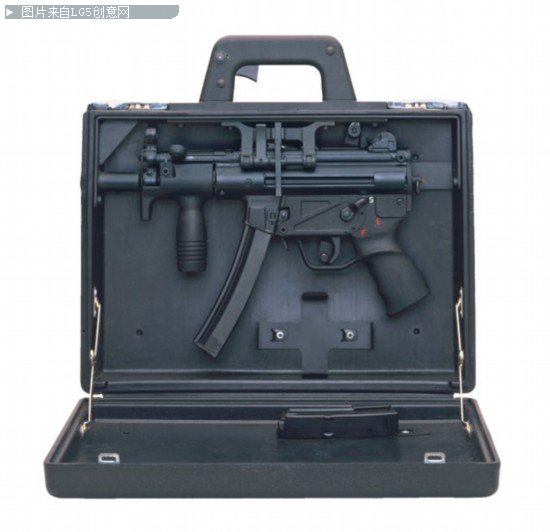 打开公文包后的MP5K全貌